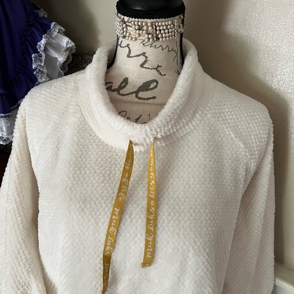 Muk Luks Womens 2X Pullover
Soft Fleece Funnel Neck
Drawstring Top White - Picture 2 of 5